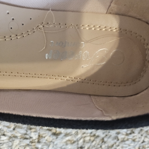 Elegant Black Flats with Pearl Detailing - Picture 7 of 9